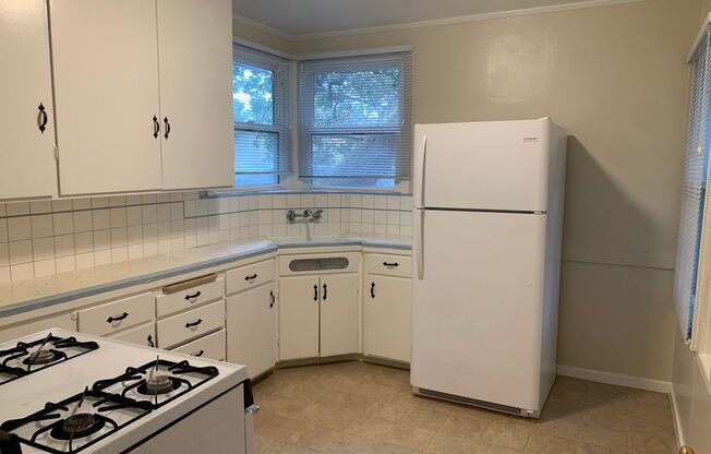 1 bed, 1 bath, $2,400, Unit 6