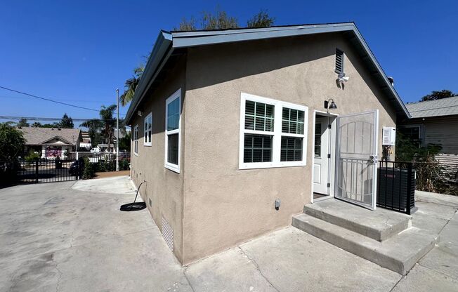 2 beds, 1 bath, $2,995, Unit 1460 Ricardo St.