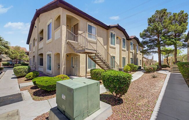 2 BEDROOM CONDO WITH MOUNTAIN VIEWS!