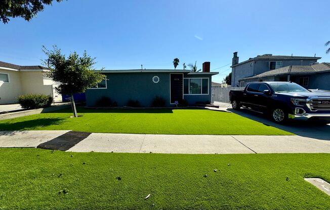 Beautiful Front House in desirable Los Angeles neighborhood