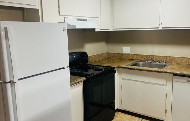 2 beds, 1 bath, 822 sqft, $1,675, Unit 02