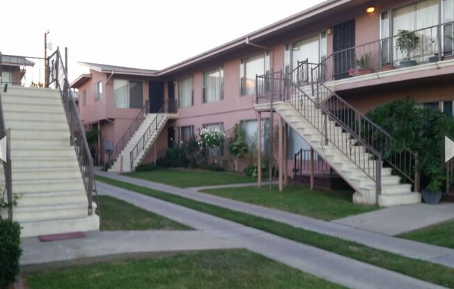 1 bed, 1 bath, 700 sqft, $1,750