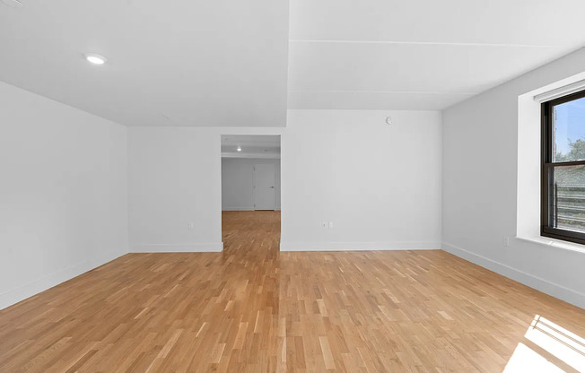 2 beds, 1 bath, $4,250, Unit 221A