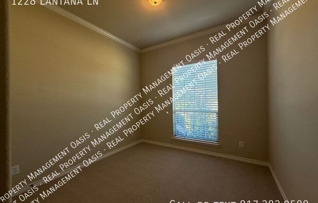 1228 LANTANA LN