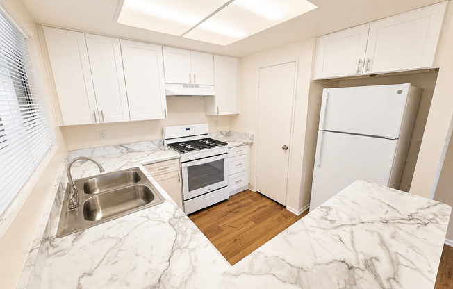 2 beds, 2 baths, 993 sqft, $2,485, Unit 13