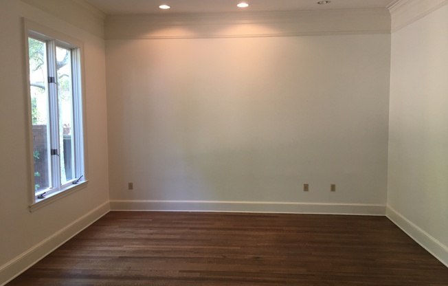 4BR/3.5ba, 4000 sq ft, located in River Oaks, guard gated community! Pets are owner approval only, fees apply.
