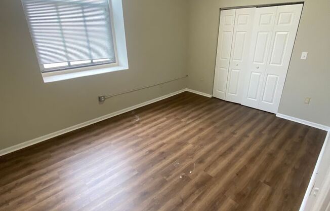 2 beds, 1 bath, 1,000 sqft, $1,250, Unit 102