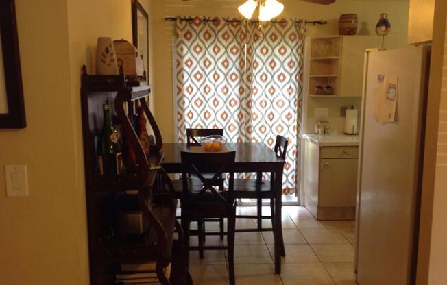 Beautiful 2/1 with fenced backyard