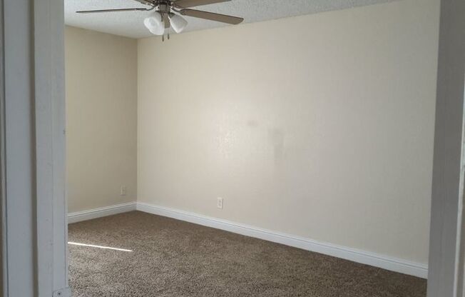 2 beds, 1 bath, $1,500, Unit 225