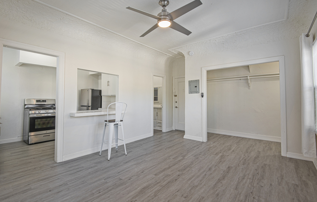 121 N KENMORE AVE