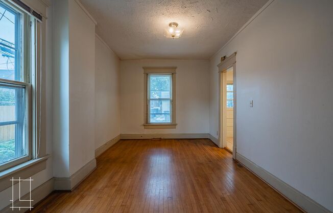 3 beds, 1 bath, $1,800, Unit 1212 Dennison Ave