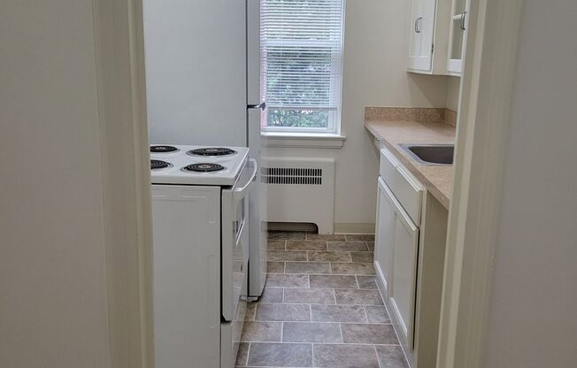 2 beds, 1 bath, 927 sqft, $1,530, Unit 00 - 21442D