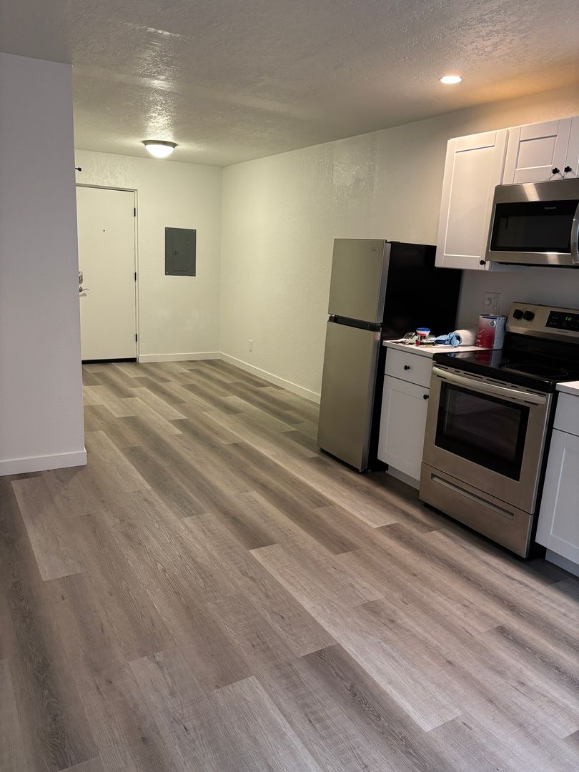 La Rae Apartments