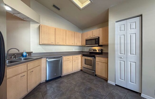 Pet Friendly 3/2 Home in Sorrento Available NOW!