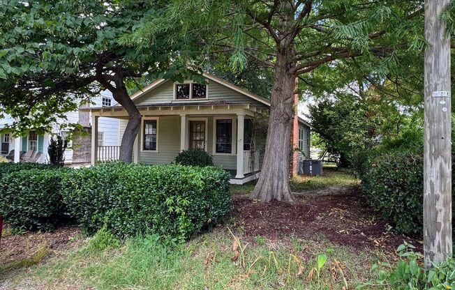 Cute Bungalow Near NC State Fairgrounds - Pet Friendly!