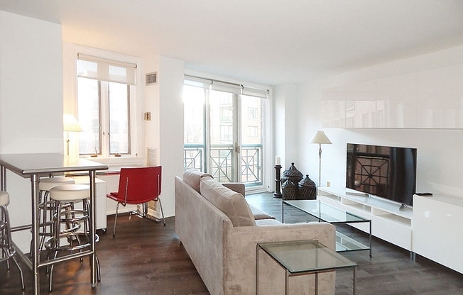 1 bed, 1 bath, 759 sqft, $3,300, Unit 317