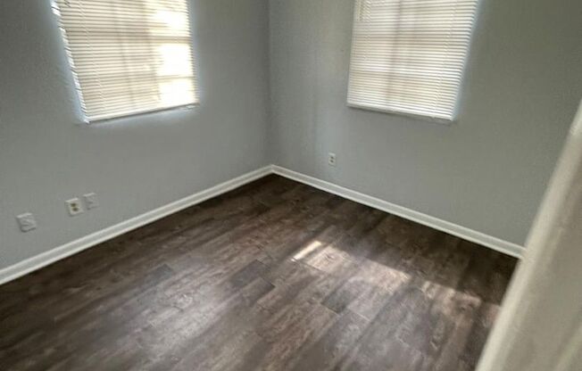 2 beds, 1 bath, 750 sqft, $900, Unit Unit 1