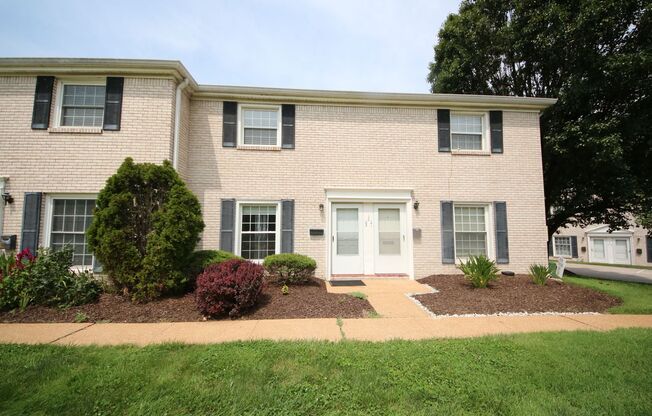 2 Bed/1.5 Bath House Available for Rent