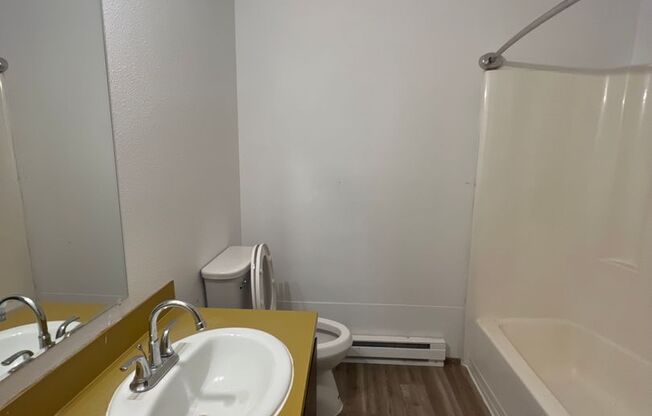 2 beds, 1 bath, 700 sqft, $1,075, Unit 378D