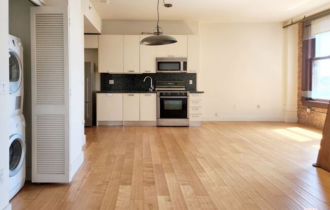 Studio, 1 bath, 600 sqft, $1,950, Unit 908