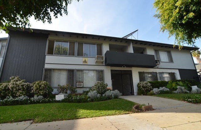 Stanley Gardens Apts - Spacious, Bright and Beatiful One Bedroom! CALL NOW!