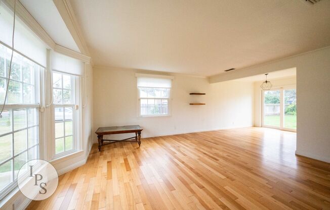 Beautiful Old Fig Home, 3BR/1BA, Huge Lot! Walking to Van Ness / Christmas Tree Lane - Lots of Amenities!