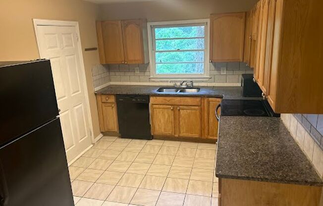 3 bed and 1.5 bath in Decatur!
