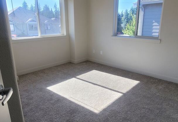 3 beds, 2 baths, 1,044 sqft, $1,995, Unit 224