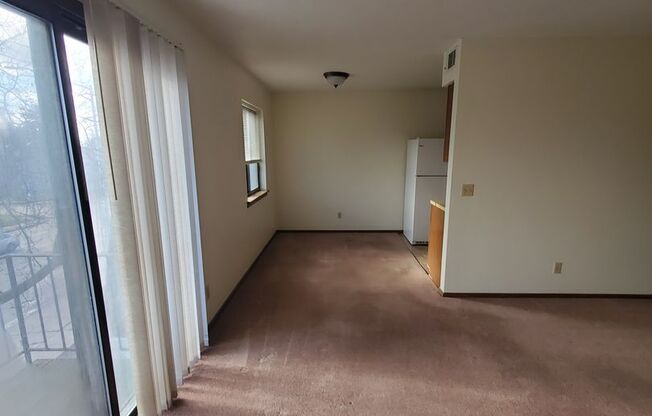 2 beds, 1 bath, 850 sqft, $850, Unit #5