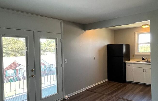 2 beds, 1 bath, 850 sqft, $1,100, Unit Apartment 1