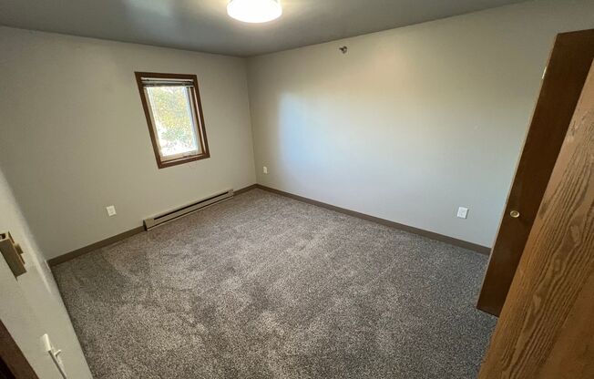 1 bed, 1 bath, 1 sqft, $995, Unit 1038 Fond du Lac Ave Unit 207