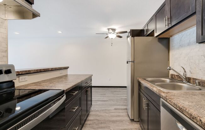 1 bed, 1 bath, 750 sqft, $1,200, Unit 7700-213