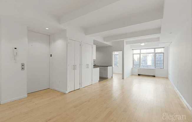 446 W 38 ST