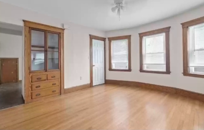 17 RING AVE
