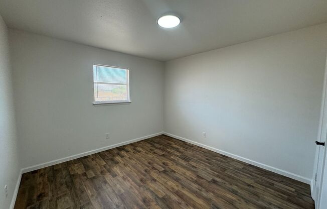 2 beds, 1 bath, 700 sqft, $695, Unit Unit H