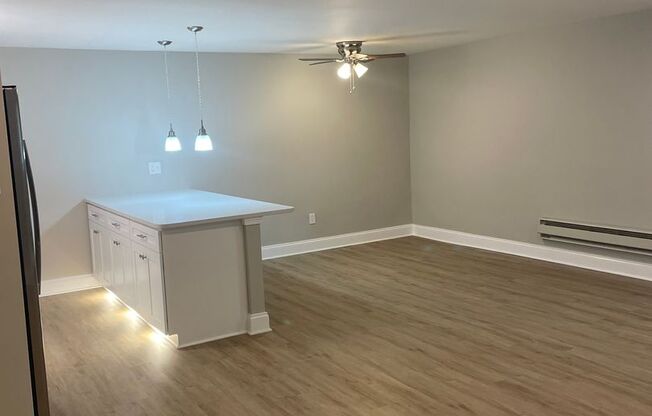 2 beds, 1 bath, 855 sqft, $2,250, Unit B4