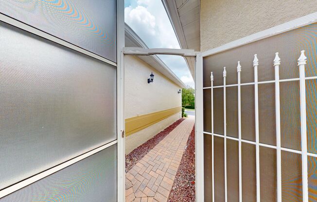 Beautiful 2 Bed 2.5 Bath Townhouse in Magnolia Pointe!!!