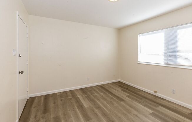 Updated Studio, walk to Caltrain, 90 WalkScore, easy access to shopping & more!