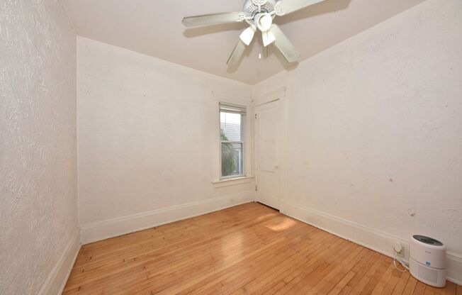 3 beds, 1 bath, $1,895, Unit 2906 N. Maryland Ave.