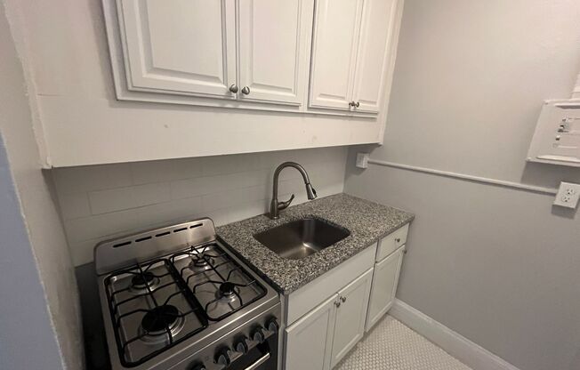 Studio, 1 bath, 300 sqft, $1,395, Unit Unit 308