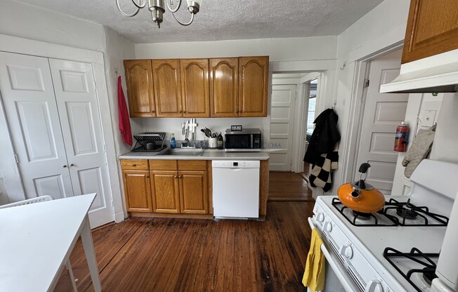 56 MONTFERN AVE