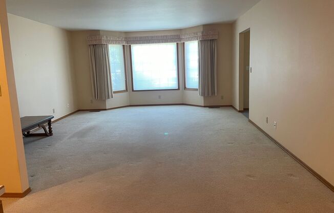 Well Maintained Duplex In The Heart of Quincy!
