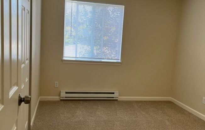 2 beds, 1 bath, 860 sqft, $2,295, Unit C-201
