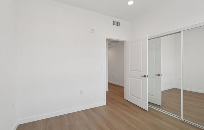2 beds, 1 bath, $2,700, Unit 301