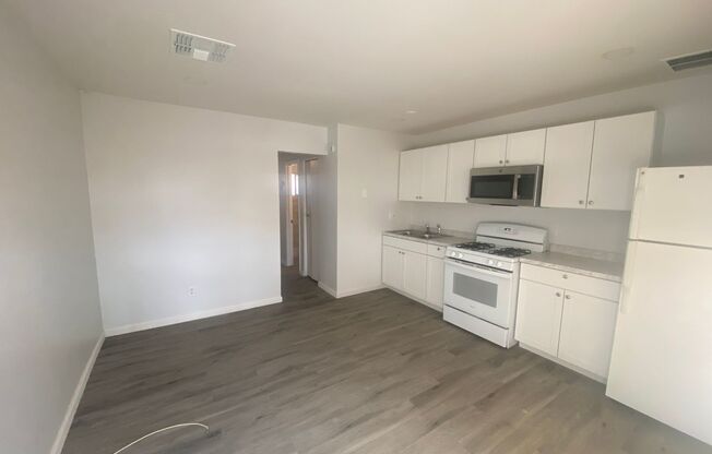Remodeled - 1 Bed 1 Bath Just North of Northern on 12th Street