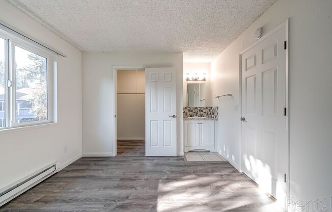 3 beds, 2 baths, 1,204 sqft, $2,520, Unit 44