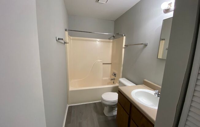 1 bed, 1 bath, 555 sqft, $650, Unit A2