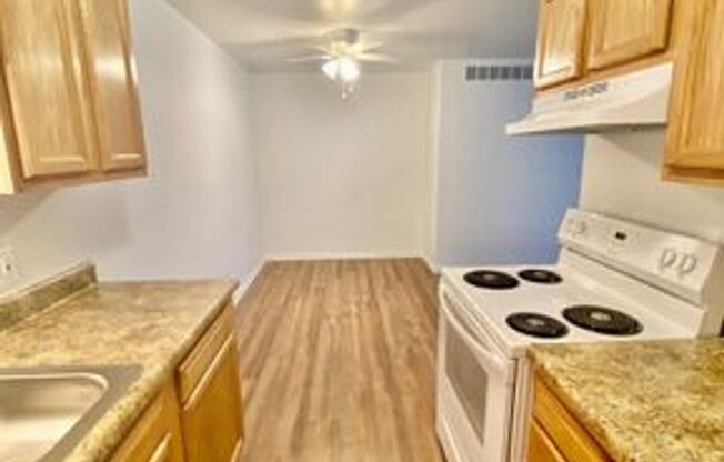 2 beds, 1 bath, 850 sqft, $1,345, Unit 810