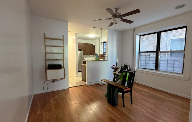 952 SAINT MARK'S AVE
