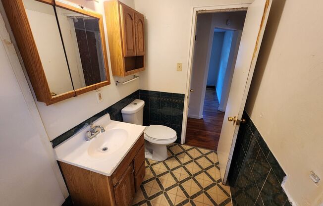 3 beds, 1 bath, $1,295